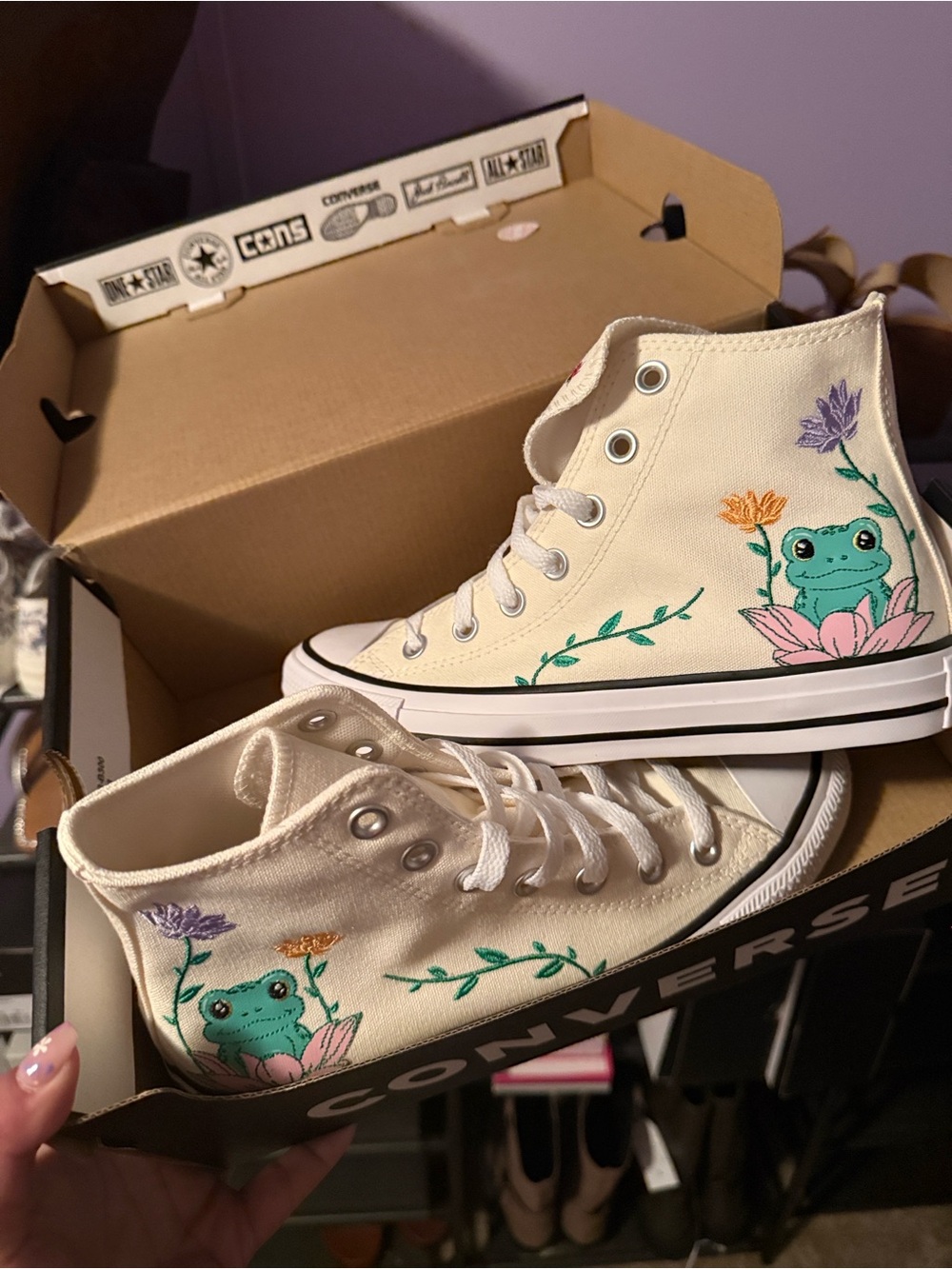 NEW Converse High-Top Sneakers in Cream with Floral Frog Embroidery - Picture 2 of 5